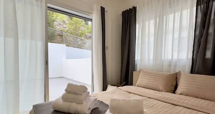 Welcome to Our Luxurious 1-bedroom Private Residence With a Special Patio