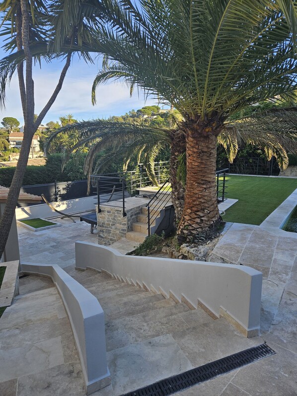 Property grounds - Appartement à Louer en Saisonnier Dans Notre Villa (Sainte-Maxime)