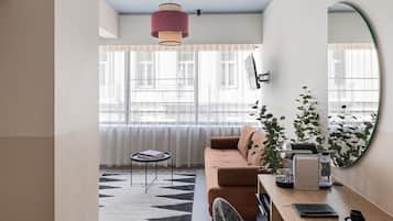 Ropa de cama hipoalergénica y minibar con artículos gratuitos