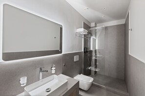 Shower, rainfall showerhead, hair dryer, towels - Airio Athens Suites (Athens)
