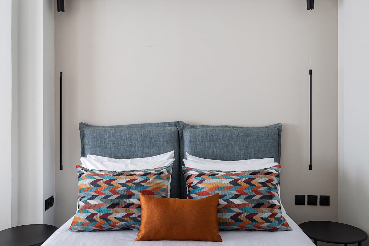 Hypo-allergenic bedding, free minibar, soundproofing, free WiFi