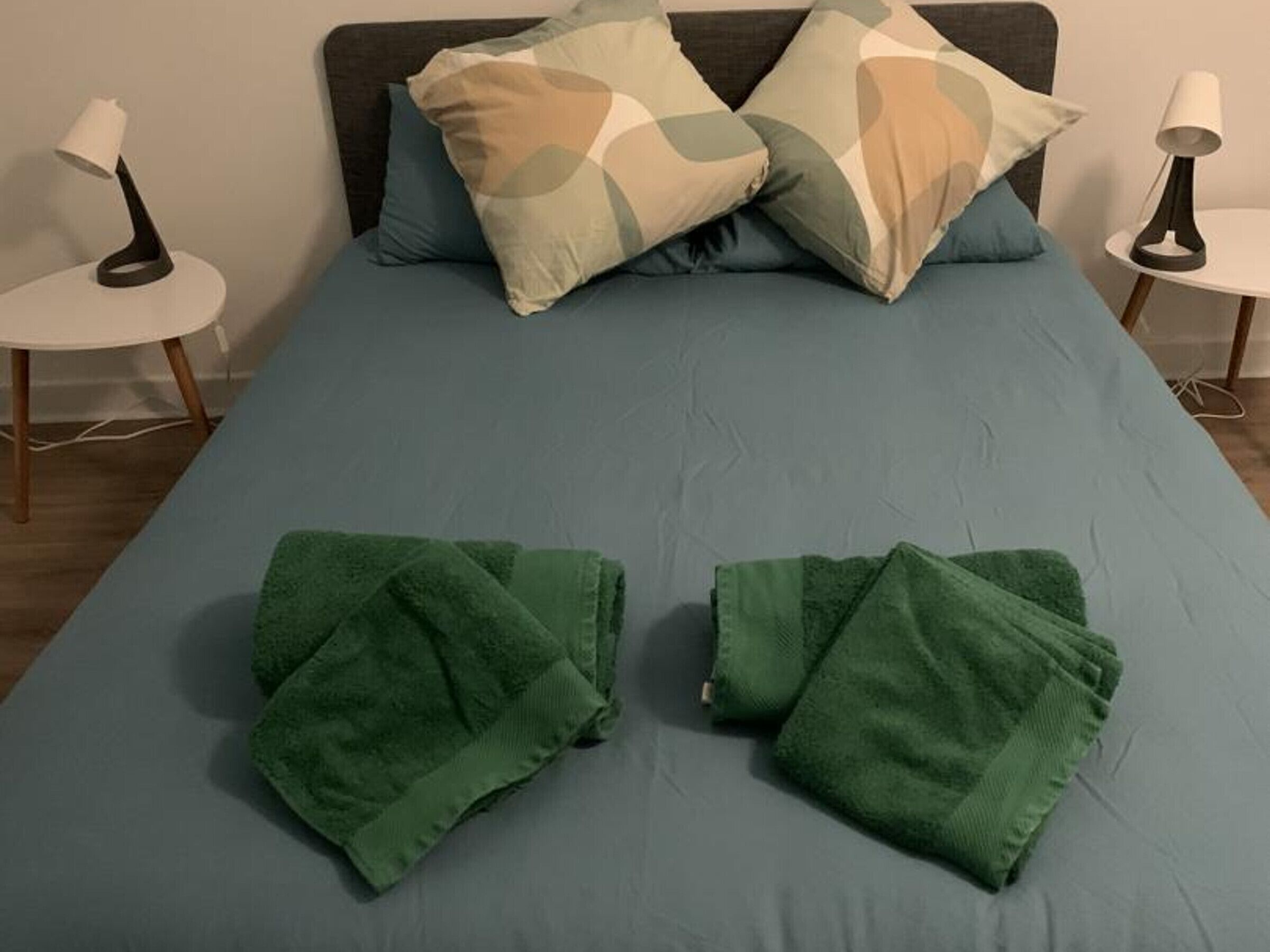 6 多间卧室、免费 WiFi、床单