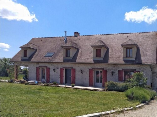 Gîte familial près de Vichy avec jardin et activités