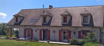 Family-friendly house near Vichy with garden and activities