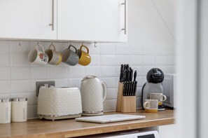 Appartement | Cuisine privée | Réfrigérateur, micro-ondes, four, plaque de cuisson