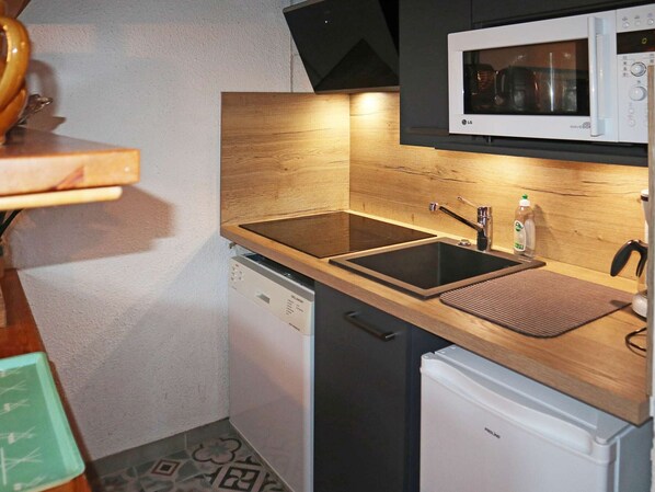 Fridge, microwave, dishwasher