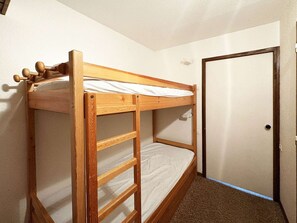 Room - Cozy Studio, Ski-in/Ski-out, Close to Lifts and Shops, Sleeps 4 (Les Orres)