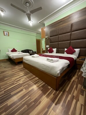 舒适双人房 | 高档床上用品、羽绒被、熨斗/熨板、免费 WiFi