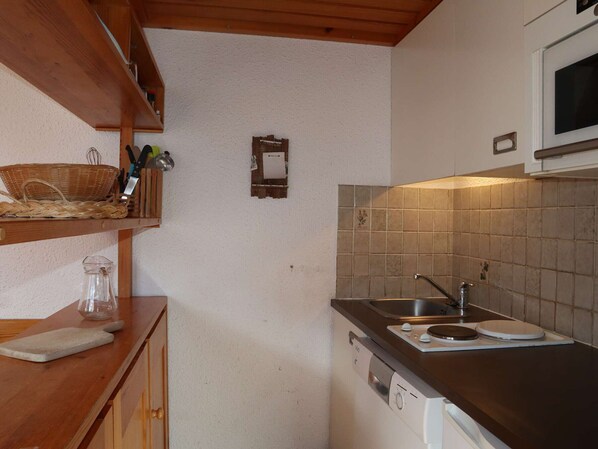 Fridge, microwave, dishwasher