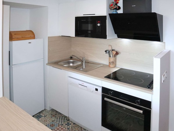Fridge, microwave, dishwasher