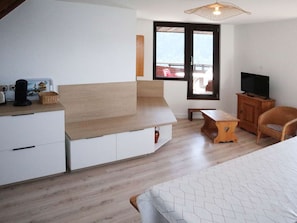 2 bedrooms