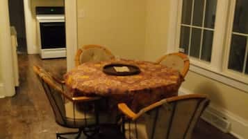 Family House, Private Bathroom | Dining