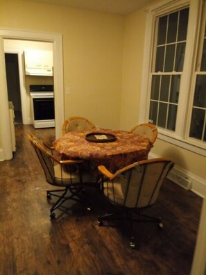 Family House, Private Bathroom | Dining - King and 2 Queens 55 Smart tv (South Charleston)