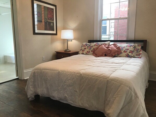 Family House, Private Bathroom | 3 bedrooms - King and 2 Queens 55 Smart tv (South Charleston)