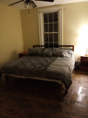 Family House, Private Bathroom | 3 bedrooms - King and 2 Queens 55 Smart tv (South Charleston)