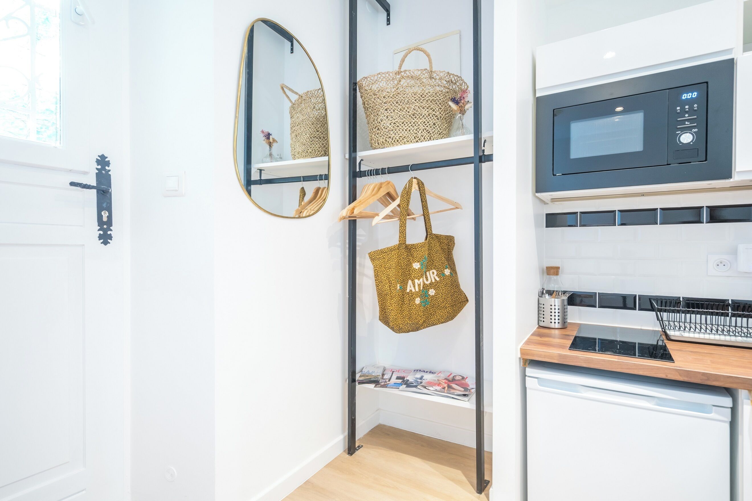 Refrigerador, microondas, cafetera/tetera