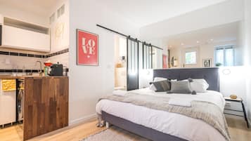 Iron/ironing board, travel crib, free WiFi, bed sheets