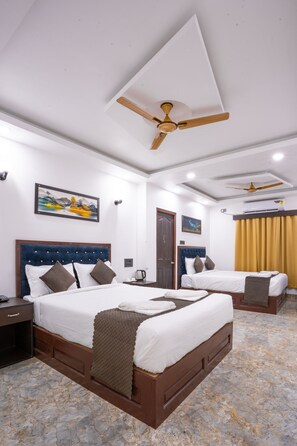 Family Room | 1 bedroom, desk, free WiFi