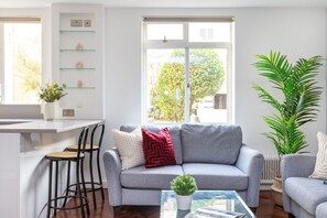 Lägenhet City | Vardagsrum | 40-tums smart-tv med satellitkanaler