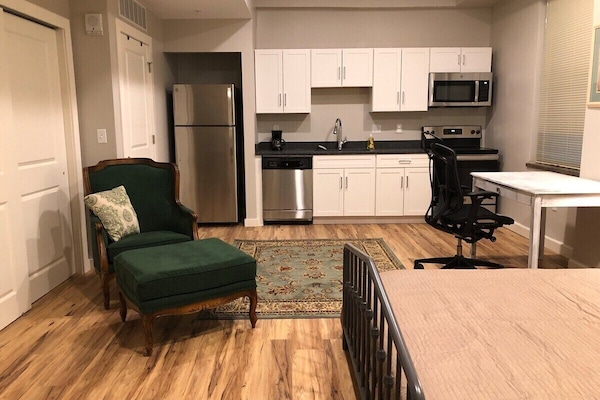Apartment, Private Bathroom, City View | Interior