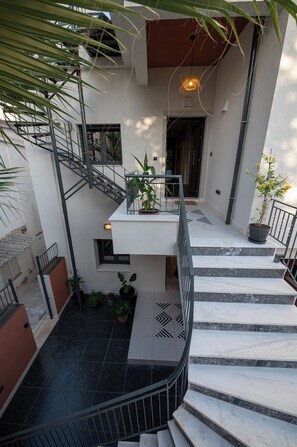 Exterior detail - Villa Vesta - Kalamata Mediterranean Suites & Villas (Kalamata)