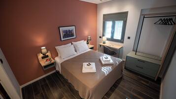 2 camere, una scrivania, ferro/asse da stiro, culla da viaggio