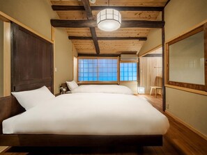 In-room safe, individually decorated, individually furnished - Sumire-an Machiya Holiday House (Kyoto)