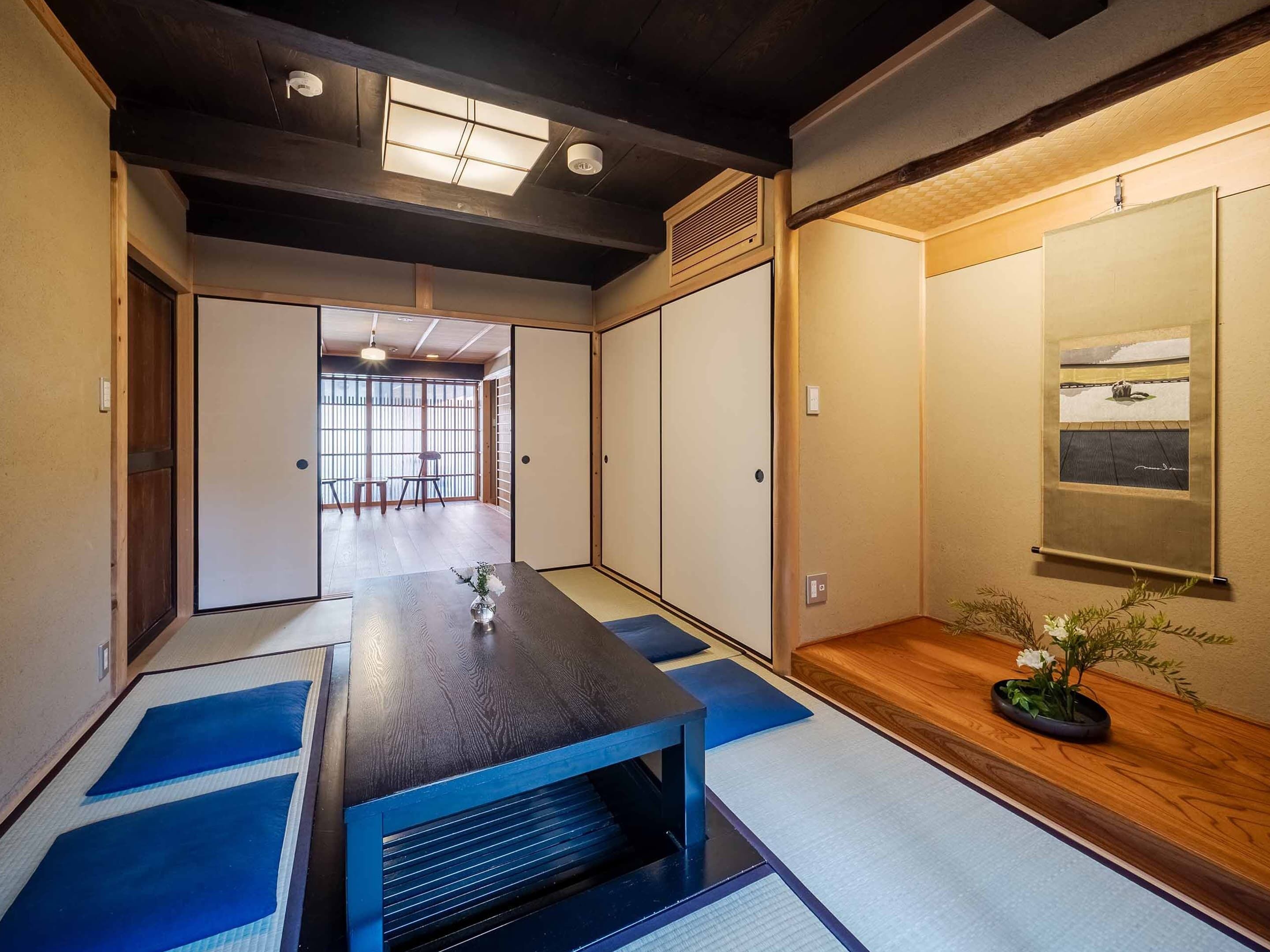 Traditional House | In-room safe, laptop workspace, iron/ironing board, WiFi (free)