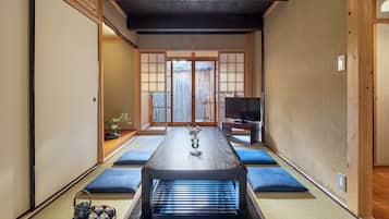 Traditional House | In-room safe, individually decorated, individually furnished