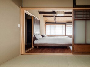 บ้านพักทราดิชันนัล | ตู้นิรภัยในห้องพัก, ห้องพักตกแต่งอย่างมีเอกลักษณ์, ตกแต่งพิเศษโดยเฉพาะ