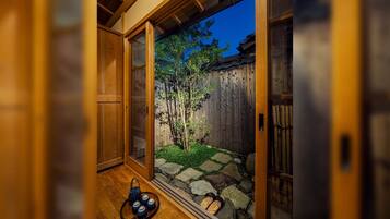 Traditional House | In-room safe, individually decorated, individually furnished