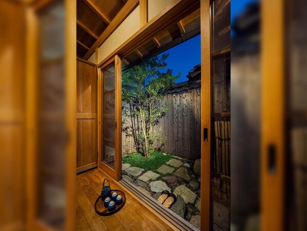 บ้านพักทราดิชันนัล | ตู้นิรภัยในห้องพัก, ห้องพักตกแต่งอย่างมีเอกลักษณ์, ตกแต่งพิเศษโดยเฉพาะ