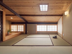 In-room safe, individually decorated, individually furnished - Sumire-an Machiya Holiday House (Kyoto)