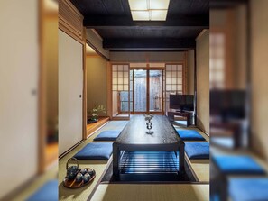 Traditional House | In-room safe, individually decorated, individually furnished