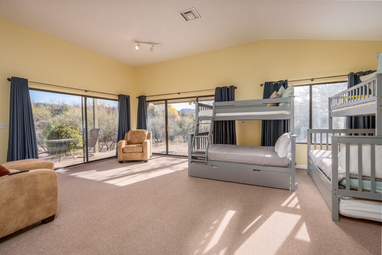 3 室のベッドルーム、アイロン / アイロン台、WiFi (無料)、ベッドシーツ