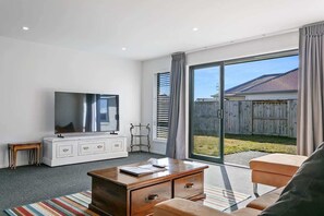 TV - Huka Falls Getaway + so close to town (Taupo)