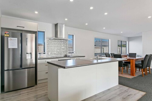 Huka Falls Getaway + so close to town