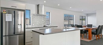 Huka Falls Getaway + so close to town