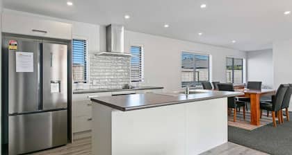 Huka Falls Getaway + so close to town