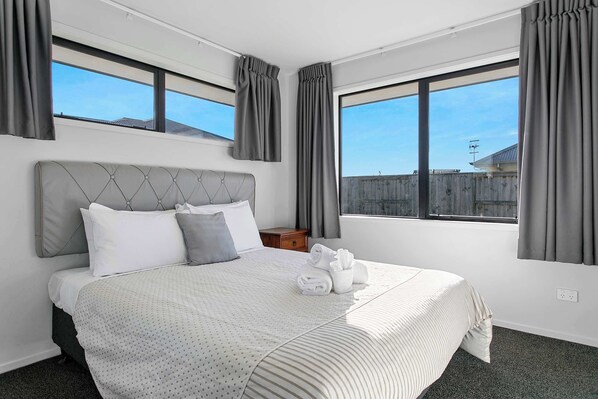 3 habitaciones, tabla de planchar con plancha, cuna de viaje y wifi 