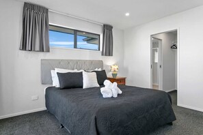 3 habitaciones, tabla de planchar con plancha, cuna de viaje y wifi 