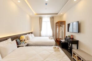 Family Room | Premium bedding, down comforters, Select Comfort beds
