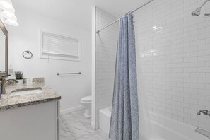 Hair dryer, towels, soap, toilet paper - Azul Condos - Ocean steps away - Full Kitchen (Myrtle Beach)