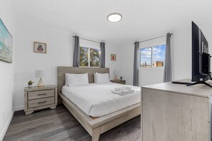 2 bedrooms, iron/ironing board, free WiFi, bed sheets - Azul Condos - Ocean steps away - Full Kitchen (Myrtle Beach)