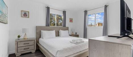 3 bedrooms, iron/ironing board, WiFi, bed sheets