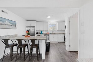 Fridge, microwave, oven, stovetop - Azul Condos - Ocean steps away - Full Kitchen (Myrtle Beach)