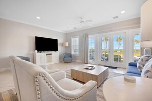 Fernseher, DVD-Player, Stereoanlage