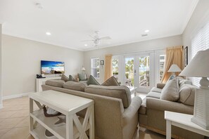 Una televisión, un reproductor de DVD, un reproductor estéreo