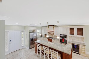 Fridge, microwave, oven, stovetop - Indigo Reef Resort Premium Waterfront Villa 66 With Boat Dockage, Pool, and Sunset-View (Marathon)