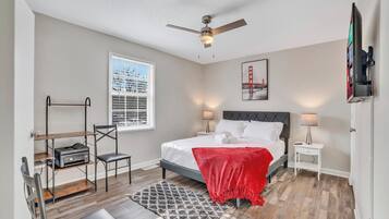 3 bedrooms, desk, iron/ironing board, free WiFi